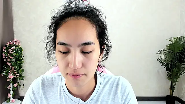 Snapshot of FlirtyAura chatting on 11/06/25, 12:44 FlirtyAura online show from 11/06/25, 12:44