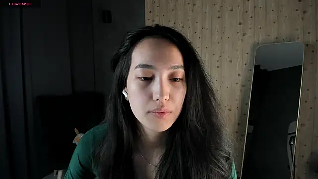 Snapshot of FlirtyAura chatting on 04/18/26, 01:31 FlirtyAura online show from 04/18/26, 01:31