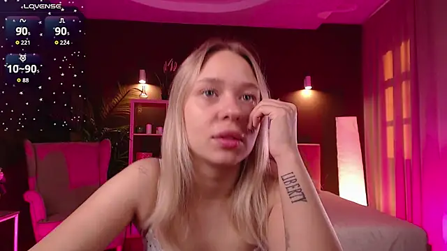 Pooja Hegde online show from 09/27/25, 01:10