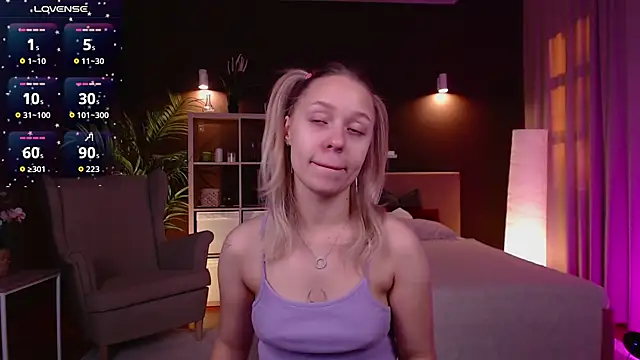 Pooja Hegde online show from 09/30/25, 01:10