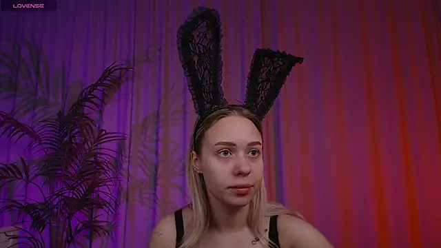 Pooja Hegde online show from 10/08/25, 01:14