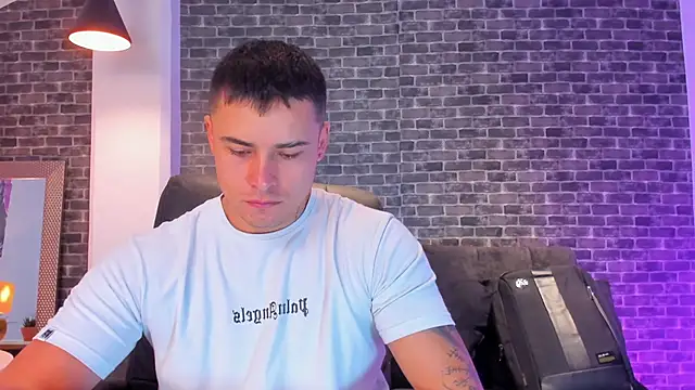 Snapshot of connorsmiith chatting on 09/29/25, 11:59 connorsmiith online show from 09/29/25, 11:59