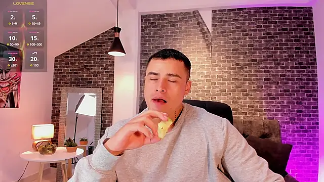 Snapshot of connorsmiith chatting on 10/09/25, 11:30 connorsmiith online show from 10/09/25, 11:30