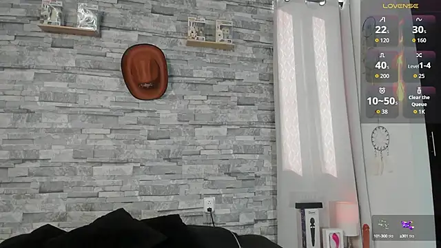 Snapshot of connorsmiith chatting on 10/24/25, 01:18 connorsmiith online show from 10/24/25, 01:18