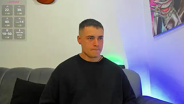 Snapshot of connorsmiith chatting on 10/31/25, 02:12 connorsmiith online show from 10/31/25, 02:12