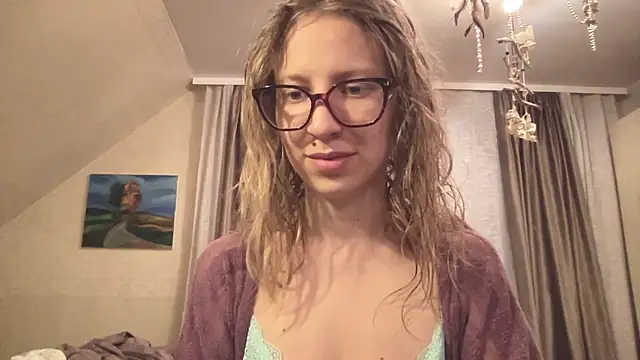 Snapshot of SenseInner chatting on 11/12/25, 04:40 SenseInner online show from 11/12/25, 04:40