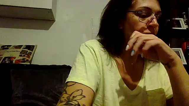 Snapshot of RubyyRosee chatting on 12/22/25, 06:32 RubyyRosee online show from 12/22/25, 06:32