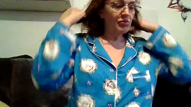 Snapshot of RubyyRosee chatting on 03/21/26, 06:40 RubyyRosee online show from 03/21/26, 06:40