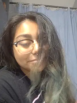 Snapshot of Lovelyrainn chatting on 10/19/25, 09:43 Lovelyrainn online show from 10/19/25, 09:43