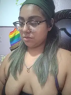 Snapshot of Lovelyrainn chatting on 11/01/25, 01:18 Lovelyrainn online show from 11/01/25, 01:18