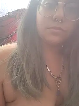 Snapshot of Lovelyrainn chatting on 11/10/25, 09:47 Lovelyrainn online show from 11/10/25, 09:47