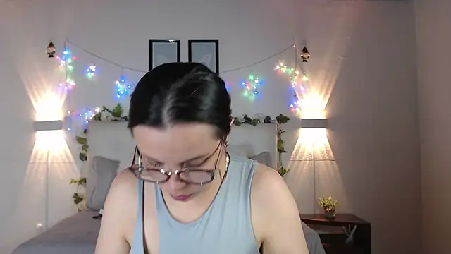 Megan 05  online show from 04/18/26, 07:58