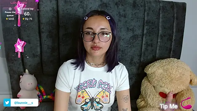 Littlee Bunny  online show from 09/20/25, 01:01