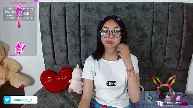 Littlee Bunny  online show from 09/30/25, 10:31