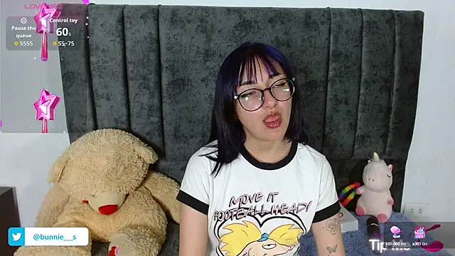 Littlee Bunny  online show from 10/02/25, 10:33