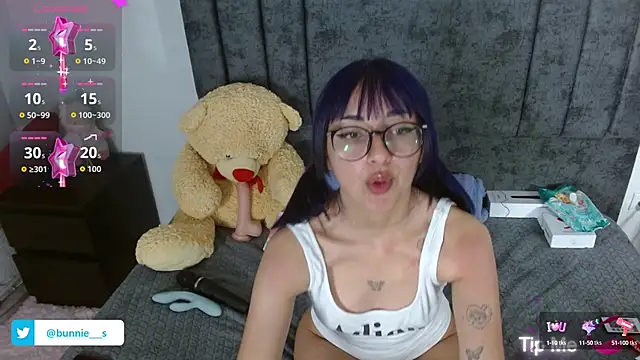 Littlee Bunny  online show from 10/15/25, 10:37