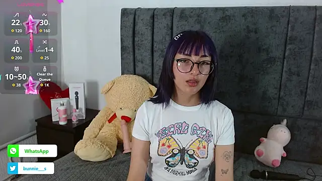 Littlee Bunny  online show from 10/27/25, 10:41