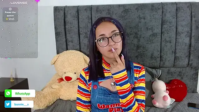 Littlee Bunny  online show from 10/31/25, 03:13