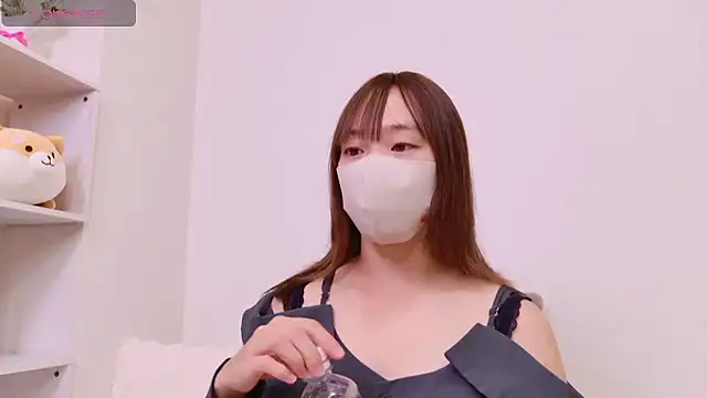 mitsuri chan love online show from 11/04/25, 05:34