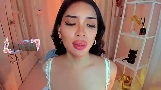 Snapshot of MS_LUNA chatting on 12/19/25, 11:34 MS LUNA online show from 12/19/25, 11:34