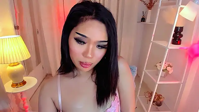 Snapshot of MS_LUNA chatting on 02/05/26, 12:15 MS LUNA online show from 02/05/26, 12:15