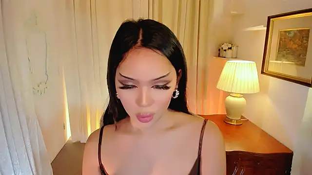 Snapshot of MS_LUNA chatting on 05/06/26, 11:10 MS LUNA online show from 05/06/26, 11:10