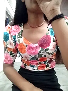 Snapshot of Naina_04 chatting on 10/02/25, 03:52 Naina 04 online show from 10/02/25, 03:52