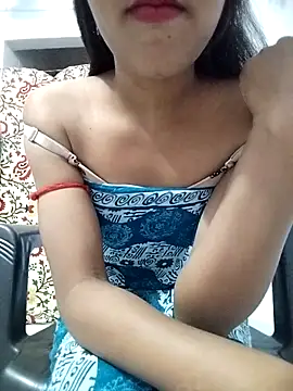 Snapshot of Naina_04 chatting on 11/17/25, 04:57 Naina 04 online show from 11/17/25, 04:57