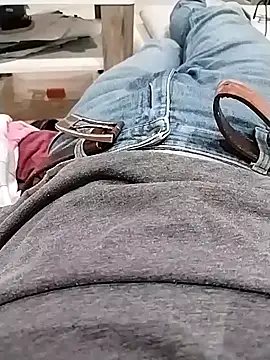 Snapshot of Pio185 chatting on 11/06/25, 08:21 Pio185 online show from 11/06/25, 08:21