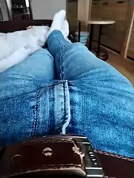 Snapshot of Pio185 chatting on 11/30/25, 12:42 Pio185 online show from 11/30/25, 12:42