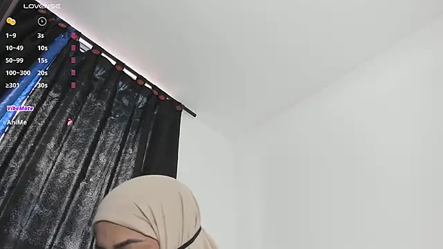 Snapshot of thaira_aly chatting on 10/22/25, 09:25 thaira aly online show from 10/22/25, 09:25