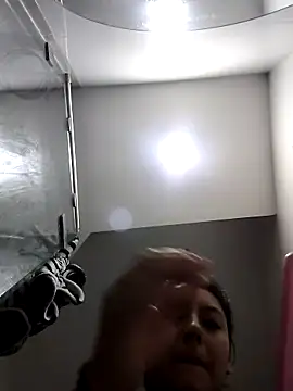Snapshot of Megara_25 chatting on 12/19/25, 12:12 Megara 25 online show from 12/19/25, 12:12