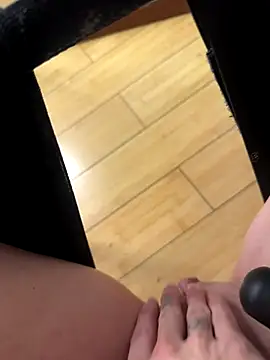 Snapshot of LittleCC1 chatting on 11/09/25, 05:22 LittleCC1 online show from 11/09/25, 05:22