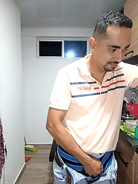 stivenlujan69 online show from 10/31/25, 02:23