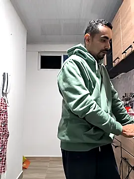 stivenlujan69 online show from 11/13/25, 11:25