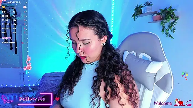 Snapshot of meggan_millerr chatting on 11/29/25, 04:54 meggan millerr online show from 11/29/25, 04:54