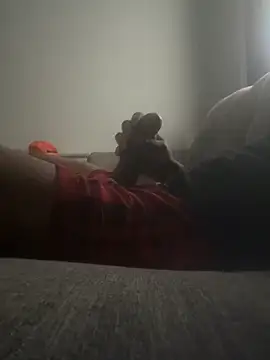 Snapshot of Frank668987 chatting on 12/15/25, 01:04 Frank668987 online show from 12/15/25, 01:04