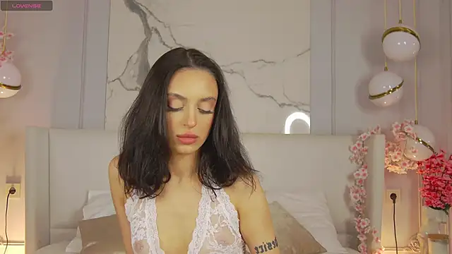 AdoraCortes online show from 10/08/25, 05:05