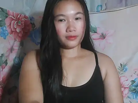 Snapshot of Katie_Winslet chatting on 10/04/25, 11:19 Katie Winslet online show from 10/04/25, 11:19