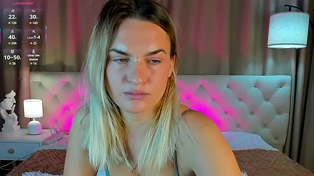 Snapshot of Marie_Ellie chatting on 10/07/25, 01:25 Marie Ellie online show from 10/07/25, 01:25