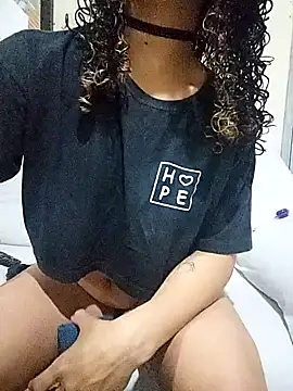 Snapshot of Camilla-23y chatting on 10/31/25, 02:45 Camilla-23y online show from 10/31/25, 02:45