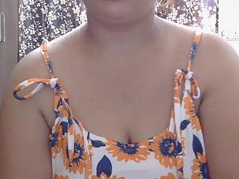 Snapshot of Roxy_sweety_ chatting on 09/28/25, 05:02 Roxy sweety  online show from 09/28/25, 05:02