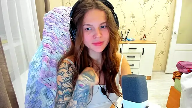 yourdreamm  online show from 10/19/25, 02:50