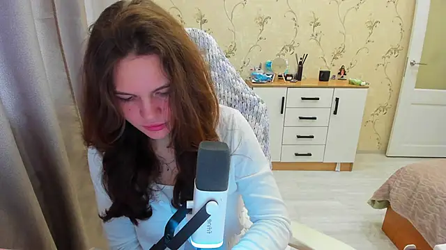 yourdreamm  online show from 10/23/25, 08:02