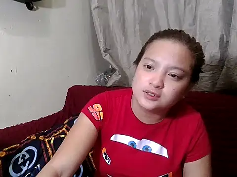 Snapshot of gwenn_2025 chatting on 06/14/26, 07:32 gwenn 2025 online show from 06/14/26, 07:32