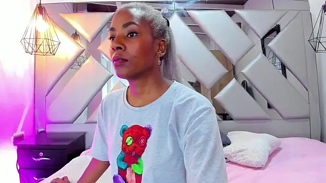 Lorenn Hill online show from 09/28/25, 01:05