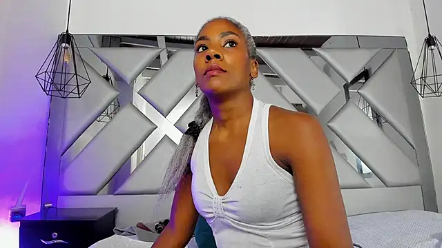 Snapshot of Lorenn_Hill chatting on 11/14/25, 12:59 Lorenn Hill online show from 11/14/25, 12:59