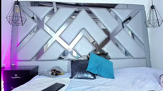 Snapshot of Lorenn_Hill chatting on 11/28/25, 12:52 Lorenn Hill online show from 11/28/25, 12:52