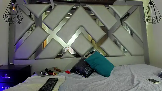 Snapshot of Lorenn_Hill chatting on 12/04/25, 12:58 Lorenn Hill online show from 12/04/25, 12:58