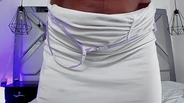 Snapshot of Lorenn_Hill chatting on 12/14/25, 01:05 Lorenn Hill online show from 12/14/25, 01:05